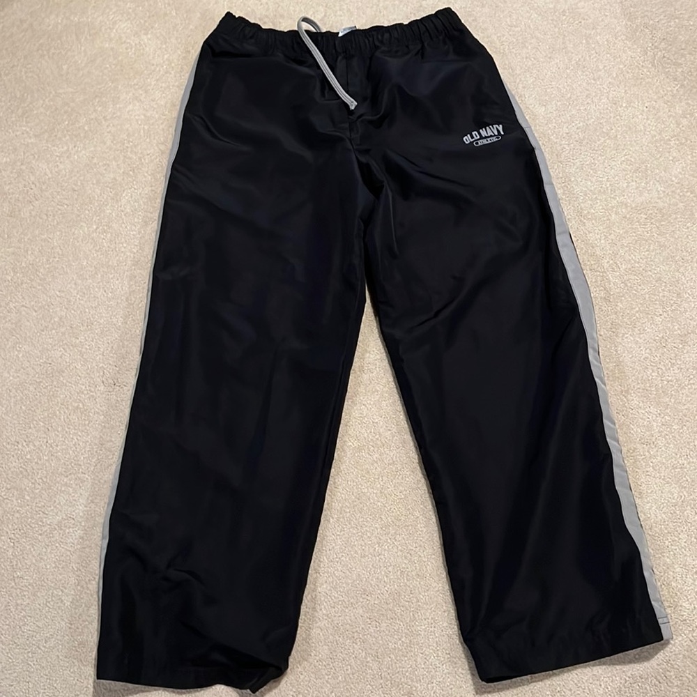 Old navy wind pants size (m)